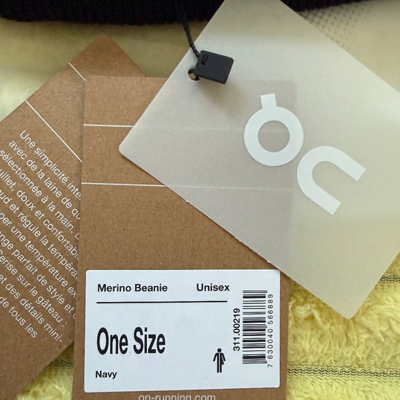 On Running Merino Beanie – Navy – One Size – Unisex - Picture 4 of 4